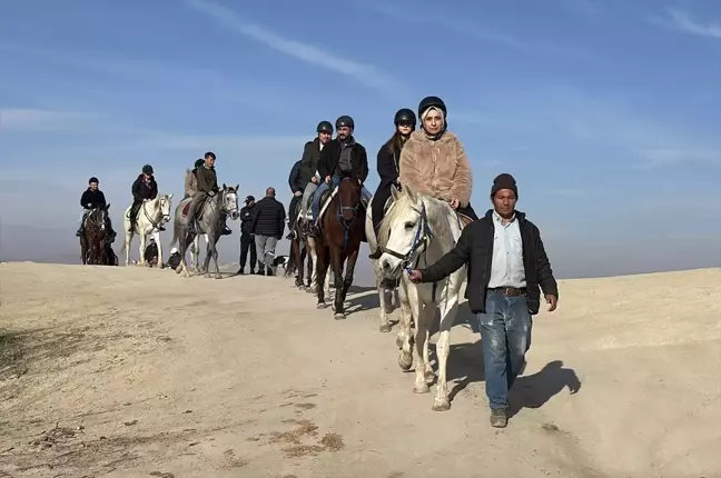 Kapadokya'da Gazetecilere Özel Atlı Tur Etkinliği Düzenlendi