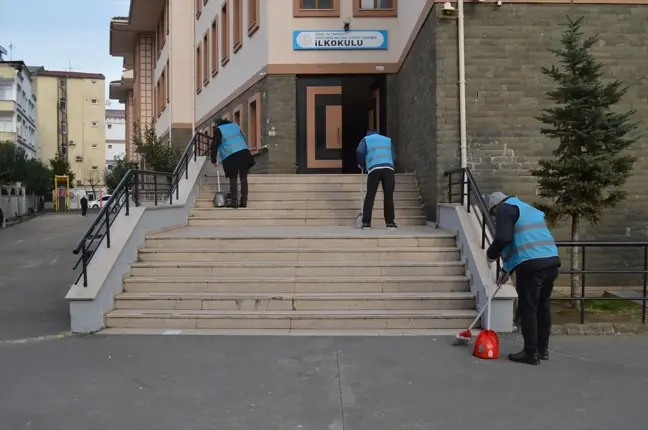 Denetimli Serbestlik Yükümlüleri Okullarda Temizlik ve Bakım Yapıyor