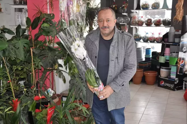 Sevgililer Günü Hazırlıkları Gümüşhacıköy'de Başladı