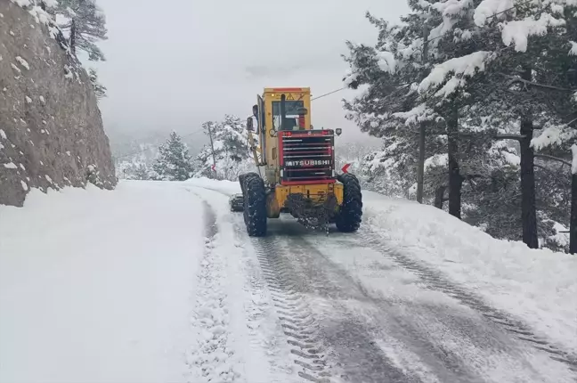 Kayseri'de Karla Mücadele: 70 Mahalle Yolu Ulaşıma Açıldı