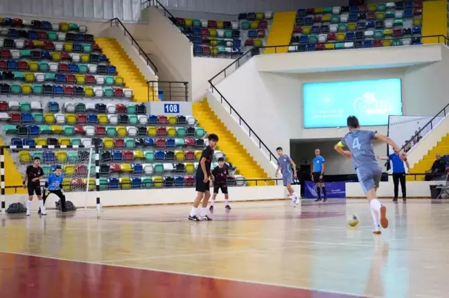 Balıkesir'de Okul Sporları Futsal Turnuvası Başladı