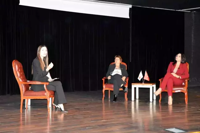 İstanbul Yeni Yüzyıl Üniversitesi'nde 8 Mart Etkinliği: Kadın İstihdamı Konuşuldu