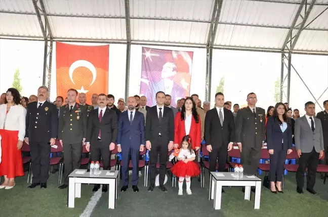 Hakkari'de 23 Nisan Bayramı Törenle Kutlandı