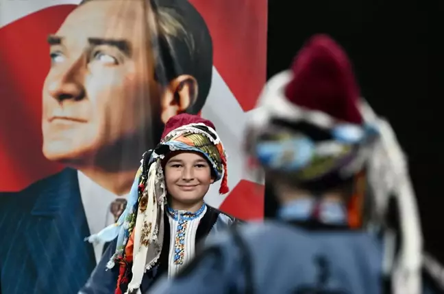 Halk Oyunları Yıldızlar Türkiye Şampiyonası Düzce'de Başladı