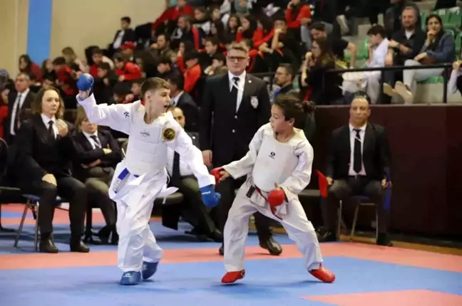 Denizli'de Karate Yıldızlar ve Küçükler Grup Şampiyonası Düzenleniyor