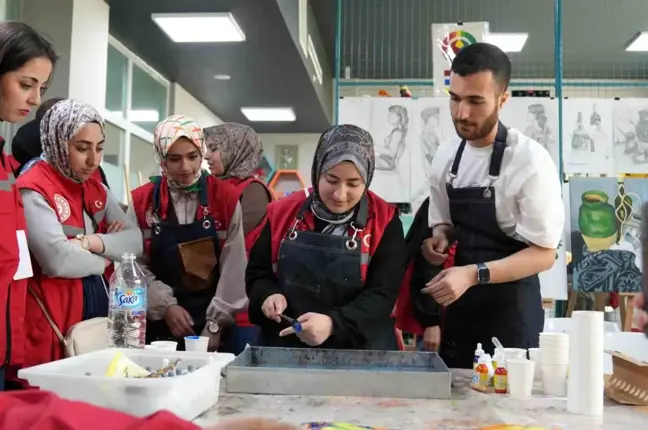 Balıkesir'de gönüllü gençlerden çevre temizliği