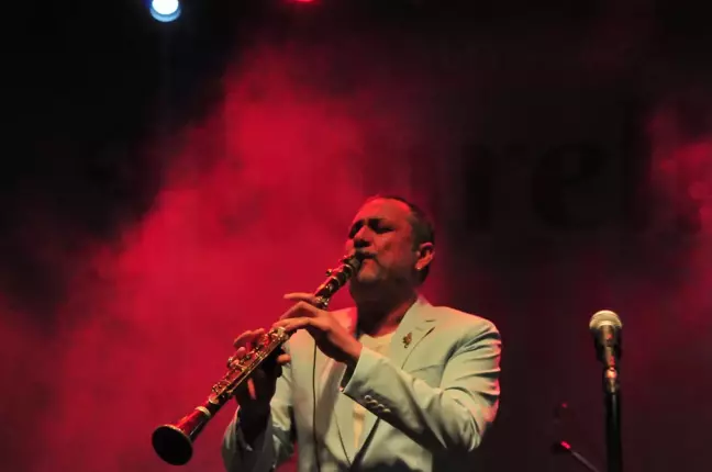 Hüsnü Şenlendirici, Bursa'da Hıdırellez Şenlikleri'nde Unutulmaz Bir Konser Verdi
