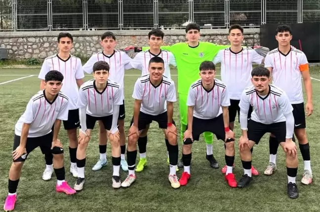 Körfez Gençlerbirliği U17 Takımı Şampiyonluk Özlemine Son Verdi