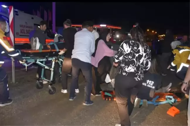 Gümüşhane'de Otomobil Kazası: 2 Yaya ile 11 Kişi Yaralandı
