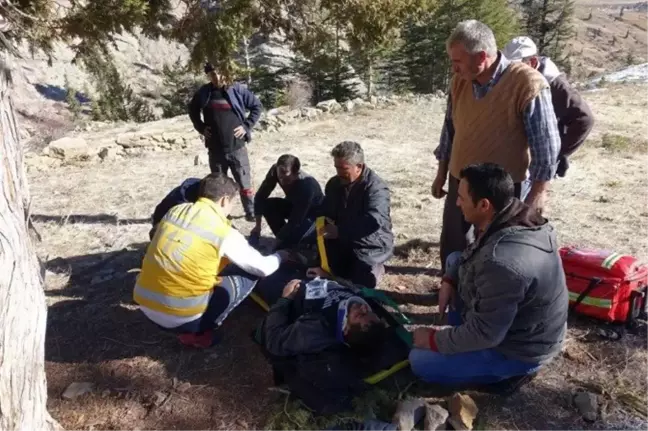 Karaman'da Ağaçtan Düşen Kişi Helikopterle Kurtarıldı