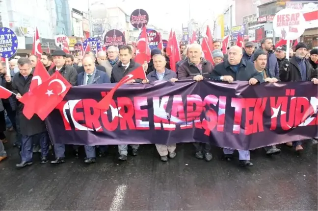 Düzce'de 'Teröre Karşı Tek Yürek' Yürüyüşü