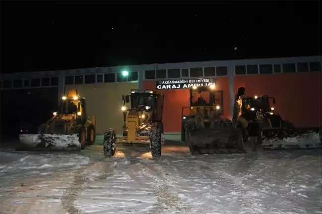 Akdağmadeni Belediyesinin Karla Mücadelesi Sürüyor