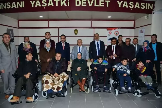 Engellilere 10 Akülü 25 Tekerlekli Sandalye Dağıtıldı