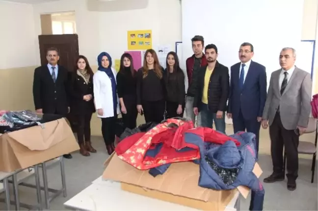 Elazığ'da Öğrencilere Kıyafet ve Kırtasiye Yardımı Yapıldı