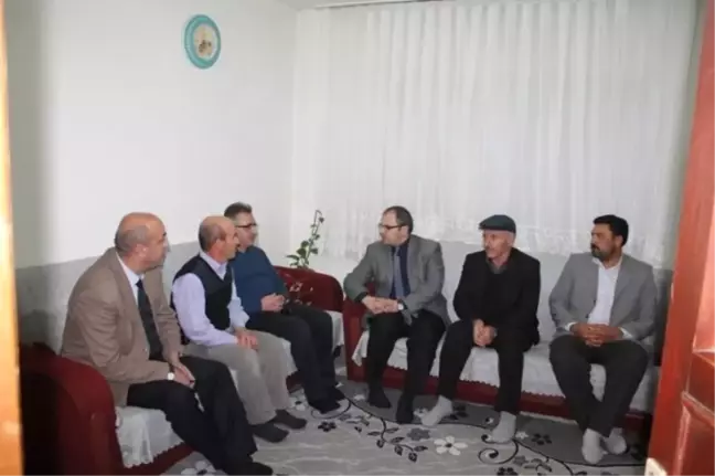 Kaymakam Üçer, İlk Ziyaretini Demokrasi Şehidinin Ailesine Yaptı