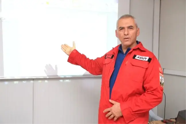 Milas'ta Akut Gönüllüleri Eğitime Başladı