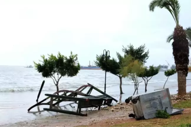 Mersin'i Şiddetli Yağmur ve Fırtına Vurdu