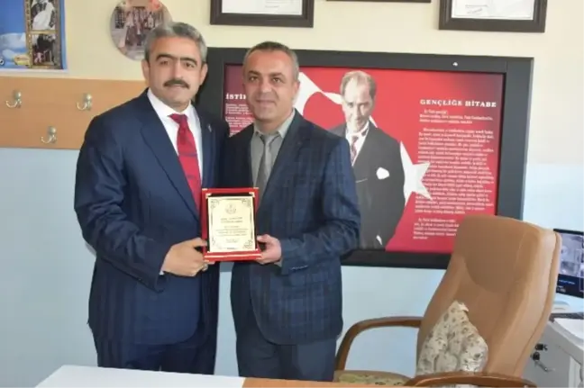 Başkan Alıcık'a Anlamlı Plaket
