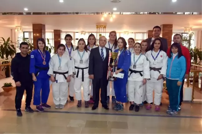 Kupayı Başkan Kayda'ya Götürdüler