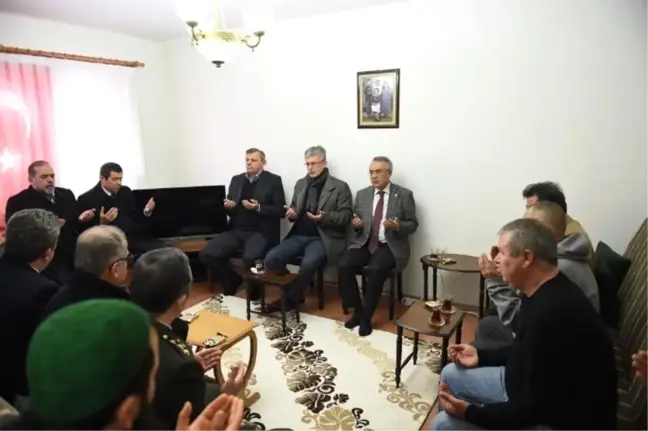 Vali Güzeloğlu, Şehit Binbaşı'nın Ailesini Ziyaret Etti