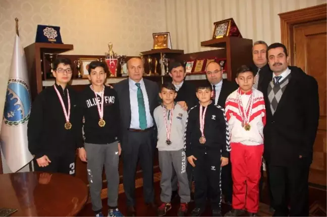 Şampiyon Kick-Boksçular, Başkan Arslan'ı Ziyaret Etti