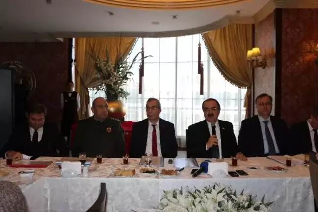 Vali Coş Basın Mensuplarıyla Bir Araya Geldi