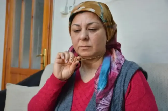 Şehit Annesi Oğlunun Yüzüğünü Boynunda Taşıyor