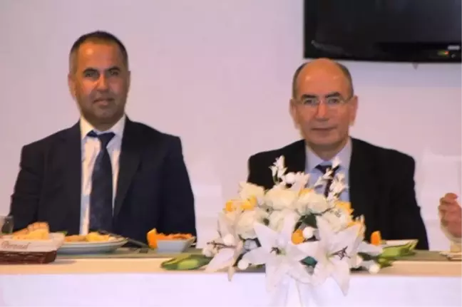 Ayvalık'ta Eski İlçe Milli Eğitim Müdürü Bilen'e Daire Amirlerinden Veda Yemeği