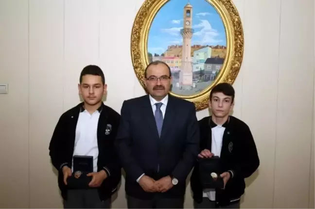 Teog'da Derece Yapan Öğrenciler, Vali Ustaoğlu'nu Ziyaret Etti