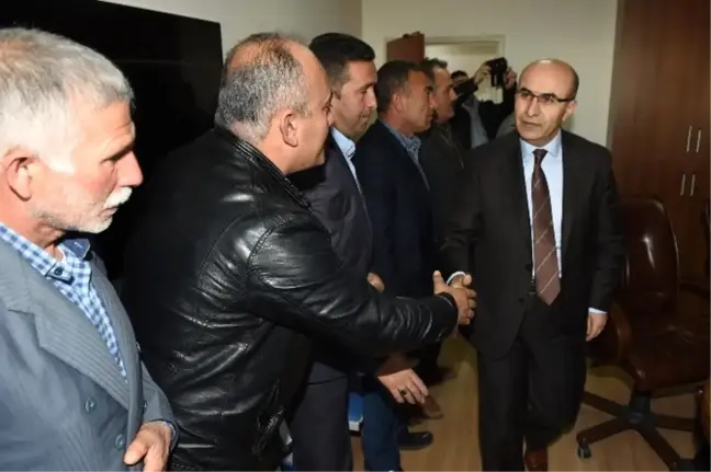 Vali Mahmut Demirtaş, İmamoğlu'nda Mahalle Muhtarlarıyla Bir Araya Geldi