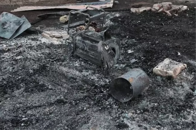 Adana'da Tarladaki Kulübede Çıkan Yangın