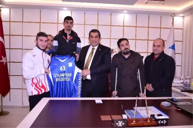 Bedensel Engelli Basketbolcular Başkan Atilla'yı Ziyaret Ettiler