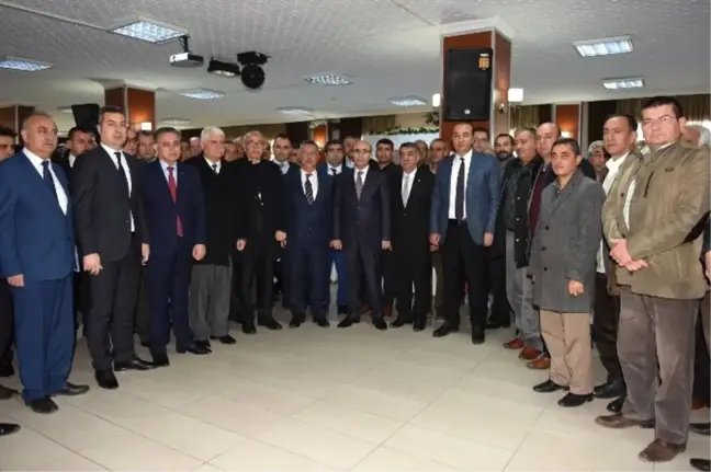 Vali Demirtaş, Ceyhan'da Muhtarlar ve Stk Temsilcileri ile Bir Araya Geldi