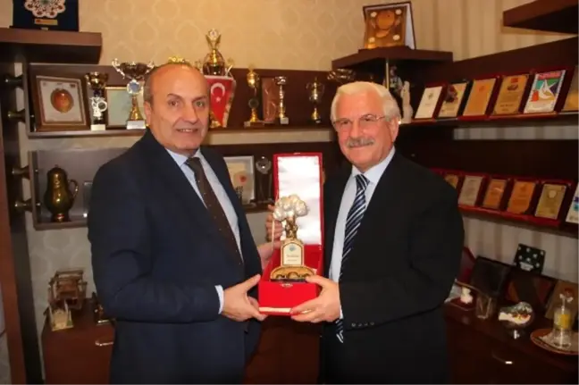 Emekli Vali İngenç Başkan Arslan'ı Ziyaret Etti