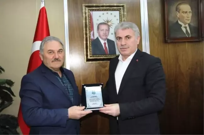 İnsani Yardım Vakfı'ndan Başkan Memiş'e Şükran Plaketi