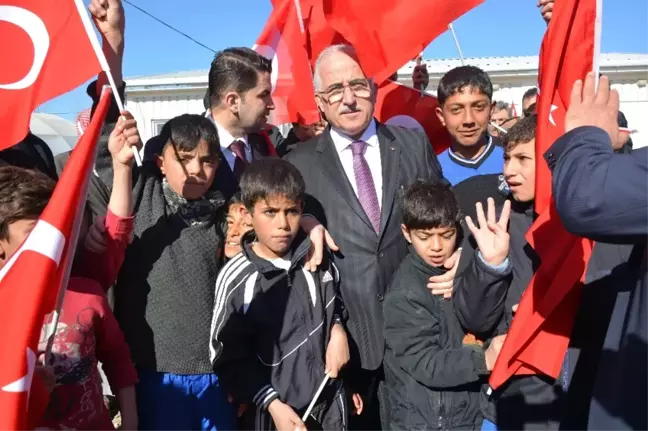 Vali Tuna Ceylanpınar'da Suriyelileri Ziyaret Etti