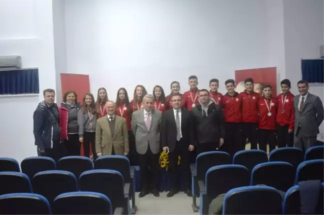 Kros Dalında Başarılı Öğrenciler Sevinçlerini Kaymakam Arslan ile Paylaştı
