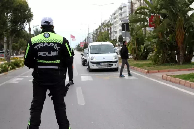 Yaya Öncelikli Caddeye Sürücülerden Destek