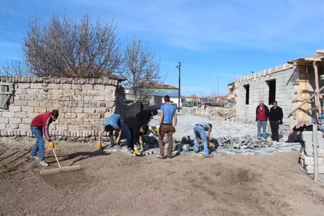 Develi'de Köylerde Parke Çalışmaları Devam Ediyor
