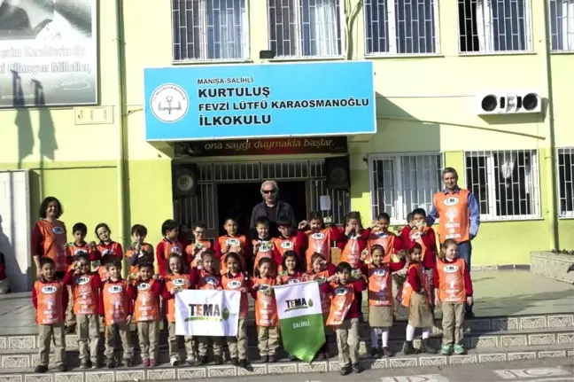 Salihli'de Minik Tema'cılara Rozet Takıldı