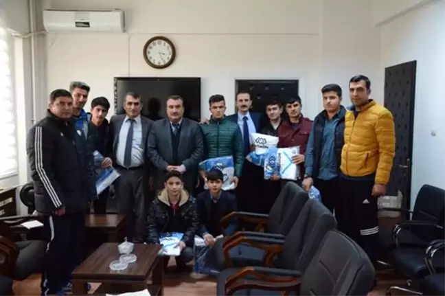 Kaymakam Karaman'dan Sporcu Öğrencilere Destek