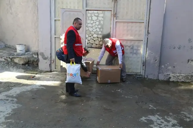Türk Kızılayı Kerkük'teki Türkmen Sığınmacılara Yardım Eli Uzattı