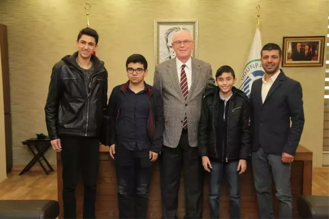 Kurt, Konuklarına Projelerini Anlattı