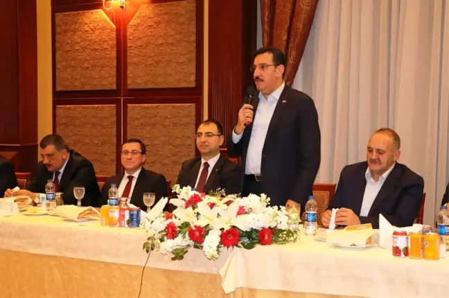 Traktör ile Otomobil Çarpıştı: 2'si Suriye Uyruklu 4 Yaralı