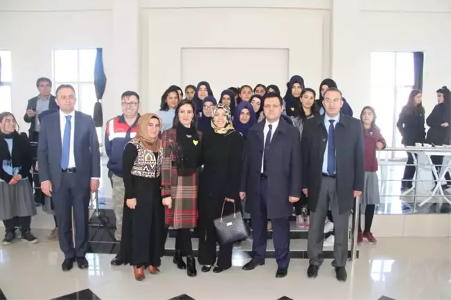 Gürpınar'da 'Öğrenciler İyilikte Yarışıyor' Projesi