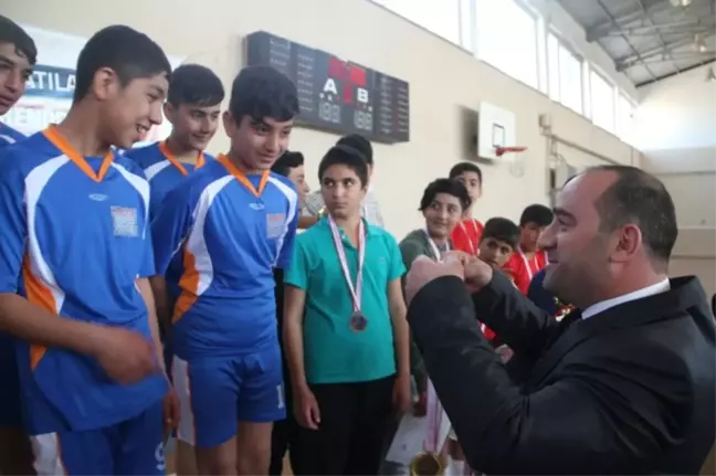 Diyarbakır'da Badminton Yıldızlar Müsabakaları Tamamlandı