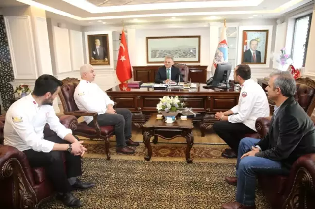 Pastacılar ve Aşçılar Derneği Başkan Büyükkılıç'ı Ziyaret Etti
