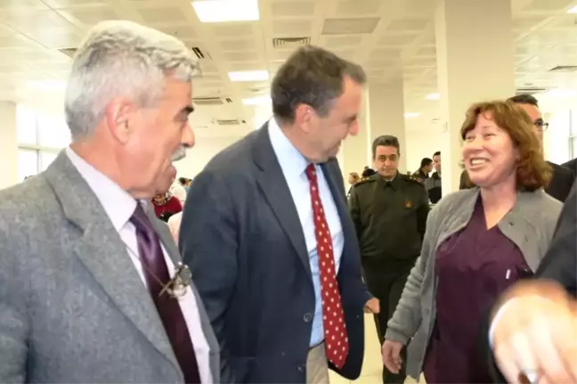 Ayvalık Devlet Hastanesi Tıp Bayramı'nı Yemekle Kutladı