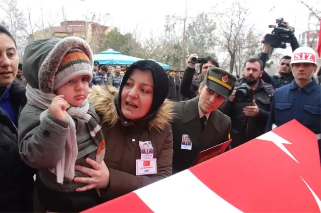 Şehit Eşinin Feryadı Yürek Dağladı