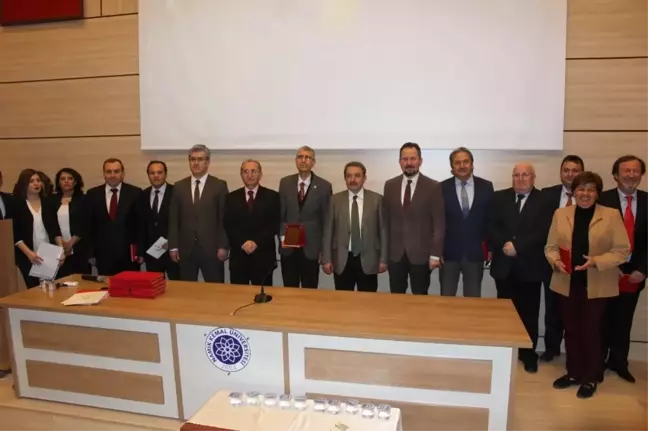 Tekirdağ'da Başarılı Hekimlere Ödül Verildi